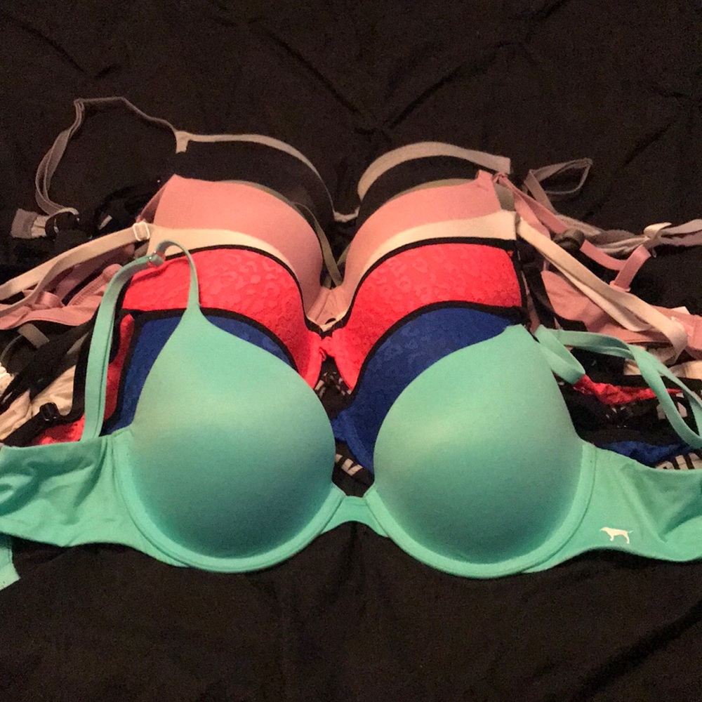 😍 2 for $20 PINK! Bras😍